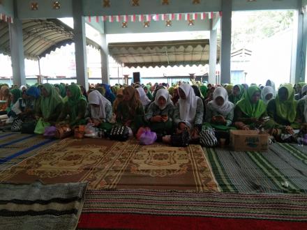Rutinan Ahad Pahing Muslimat Fatayat NU Se kecamatan Pule.